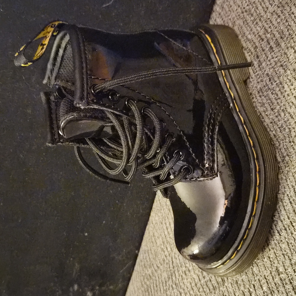 Dr. Martens Toddler 1460 Patent Leather Lace Up Boots - Picture 10 of 11